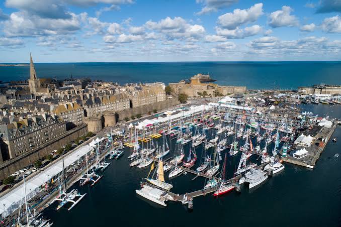 Taxis VTC Saint-Malo : Réservez votre chauffeur privé pour la Route du Rhum